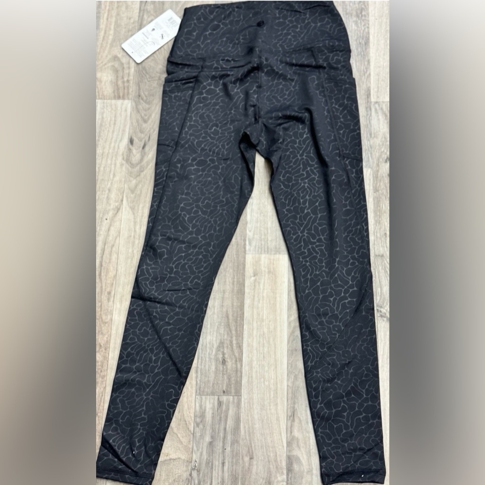 NWT Scorpio Sol Legging Black Pebbles Leggings Yoga Pants Size Small MSRP $100